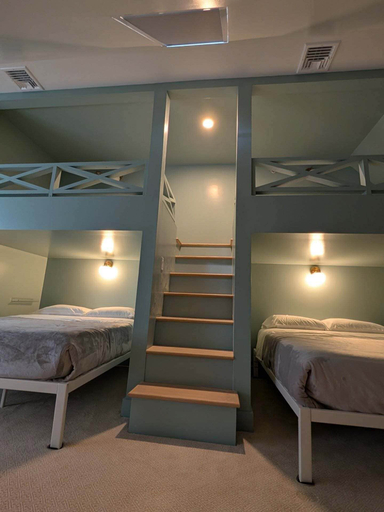 Room 2, Parkway House Goshen Family-Friendly Bed & Breakfast, Orange