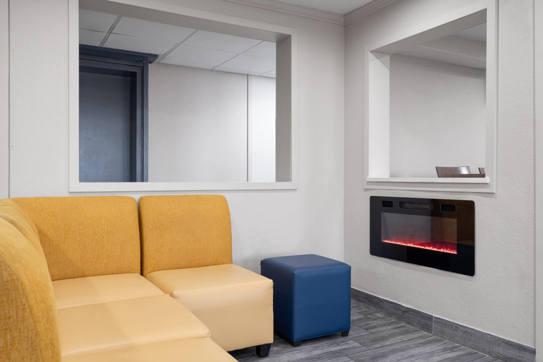 Public Area 2, Days Inn By Wyndham Davenport, Scott