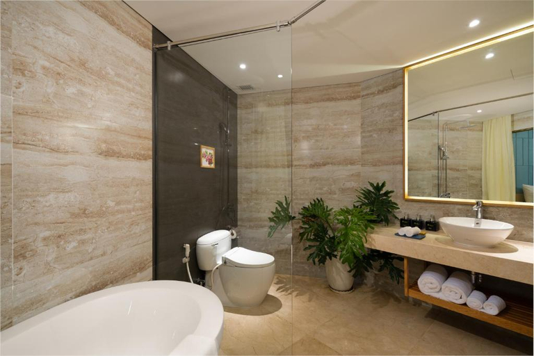 Bathroom 5, Sala Grand Tuy Hoa Hotel, Tuy Hoa