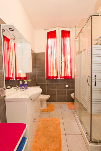 Bathroom 3, LA FENICE A.C., Bologna