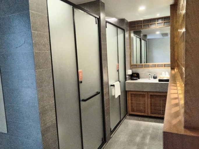 Bathroom 2, Silk Road-Fu Tea Town Boutique Homestay, Xianyang