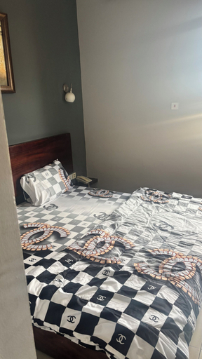 Room 4, CRL3, Tema