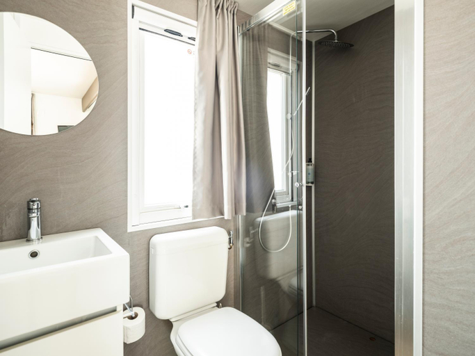 Bathroom 3, Zaton Holiday Resort Mobile Homes, Nin