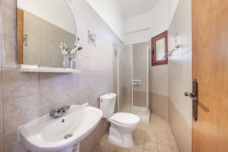 Bathroom 5, Villa Korona
