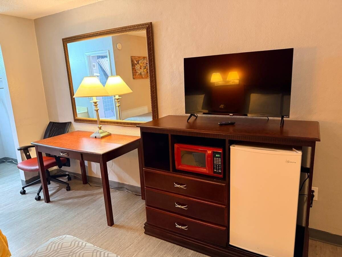 Room 4, Southernlodge, McIntosh