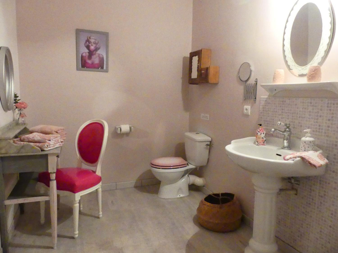 Bathroom 3, Chambre d'Hôtes La Cour des Saligues, Gers