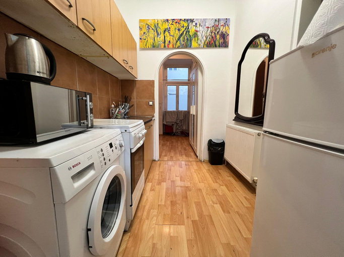 Private kitchen 4, Cozy 2BR Apartment Near Danube River, Wien