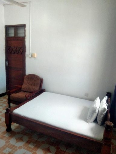 Others 4, Vuga Hostel, Mjini