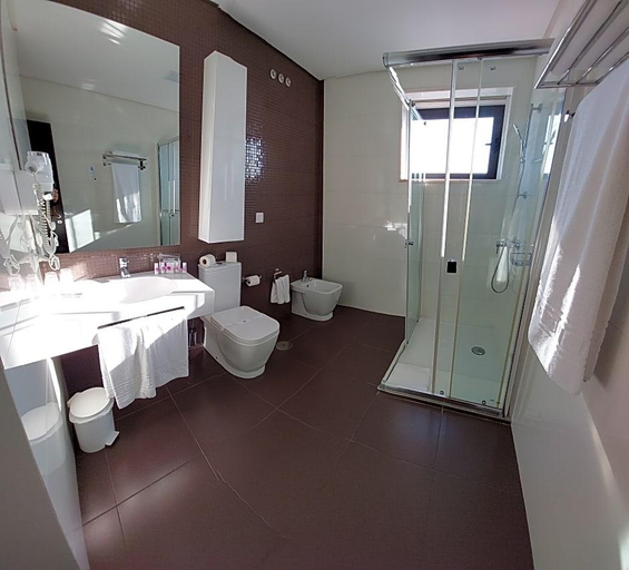 Bathroom 5, Hotel Monte Lírio, Espinho