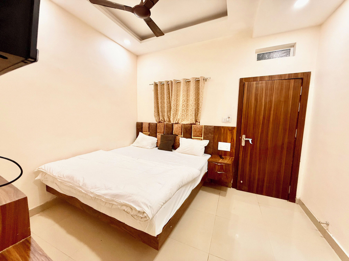 Room 3, Prime Located Hotel F T Palace, Ujjain