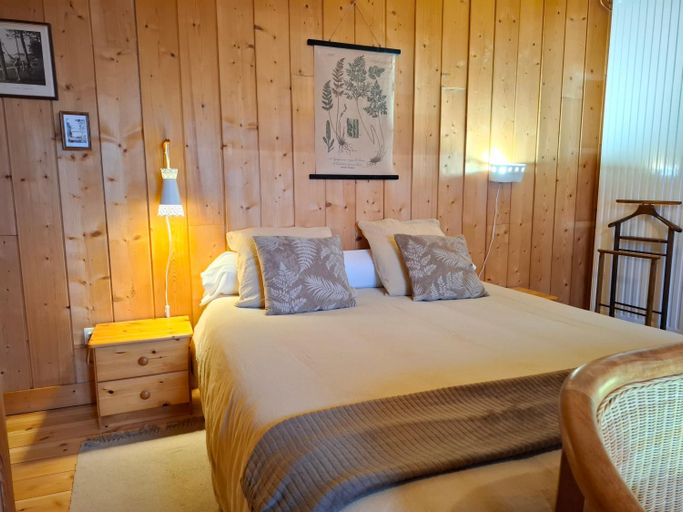 Bedroom 2, Maison d'hotes Les Gravets, Gironde