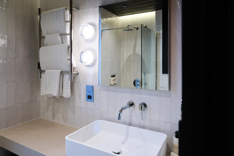 Bathroom 5, Mad Swans in The Mendips, Somerset