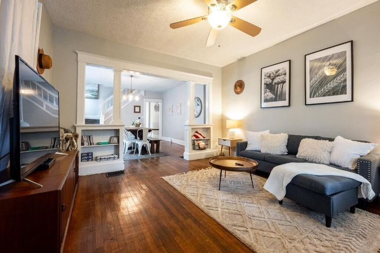 Living area 2, Historic Pet-Friendly Home in Downtown, Marion