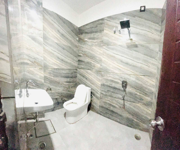 Bathroom 3, Hotel Green Apple, Bareilly