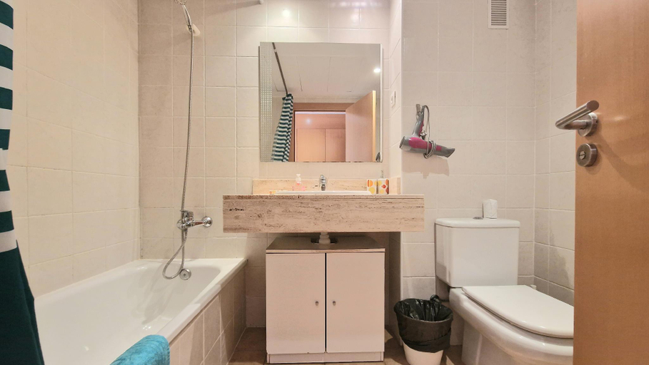 Bathroom 3, Apartment Loreto Go2lloret, Girona