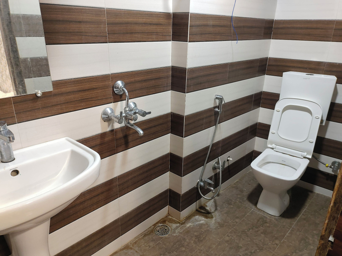 Bathroom 4, Hotel Nirmal Palace, Kanpur Nagar
