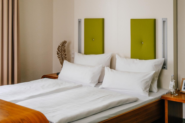 Bedroom 3, Hotel Global Inn, Wolfsburg