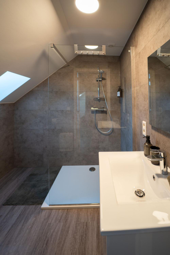 Bathroom 3, La Vieille Tour Hotton, Luxembourg