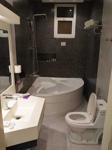 Bathroom 2, alfursan servived appartment