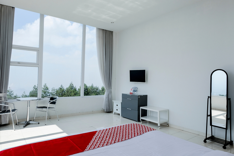 Hotel O Batu near Jatim Park formerly Villa Bukit Panderman Residence - Tap to explore photos