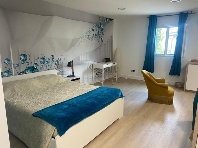 Others 4, Chambre atypique, Isère
