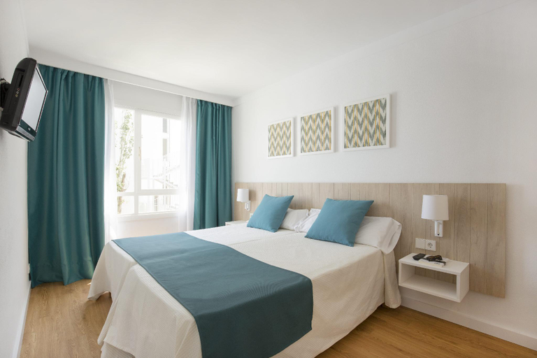 Bedroom, Cabot Hobby Club Apartments, Baleares