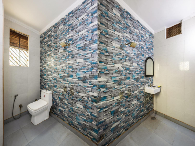 Bathroom 3, Hotel Ashoka Continental, Delhi
