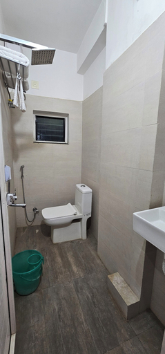 Bathroom 5, The Tej Continental, Patna