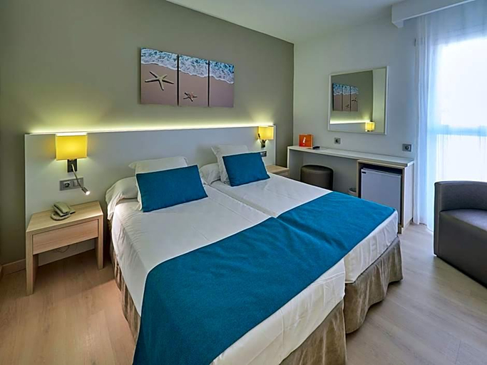 Bedroom 3, BQ Delfin Azul Hotel, Baleares