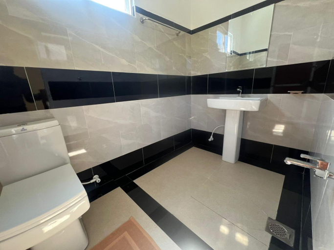 Bathroom 5, Ayos Hill, Ambagamuwa