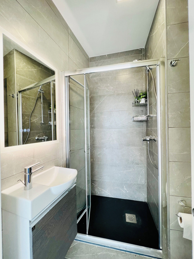 Bathroom 3, Sunshine Suites