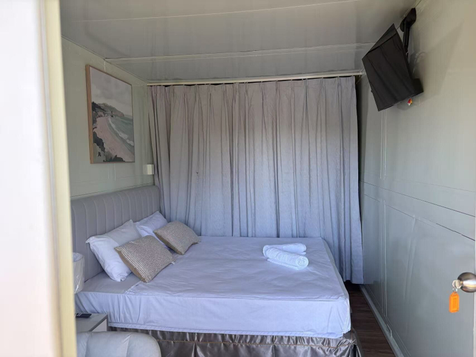 Room 4, Sunshine Gardens FarmStay, Cardwell