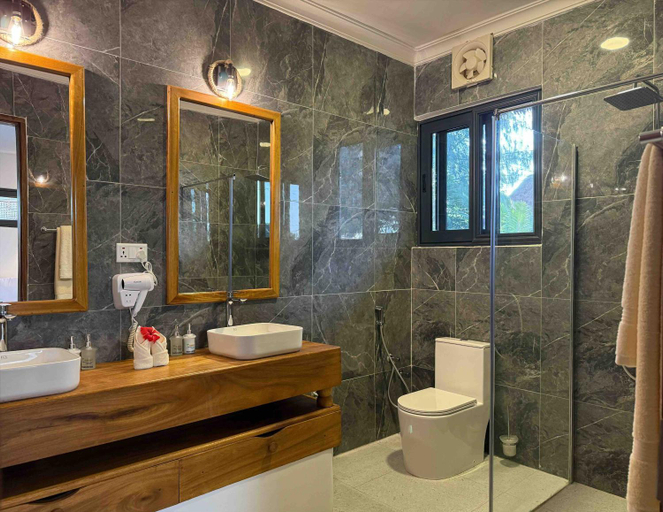 Bathroom 4, MANOLO Beach Resort, Kati