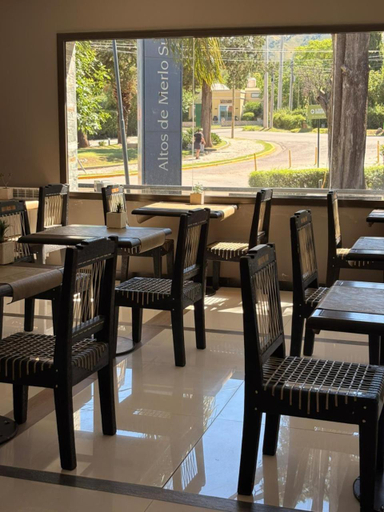 Food & Drinks 4, Altos De Merlo Suites, Junín
