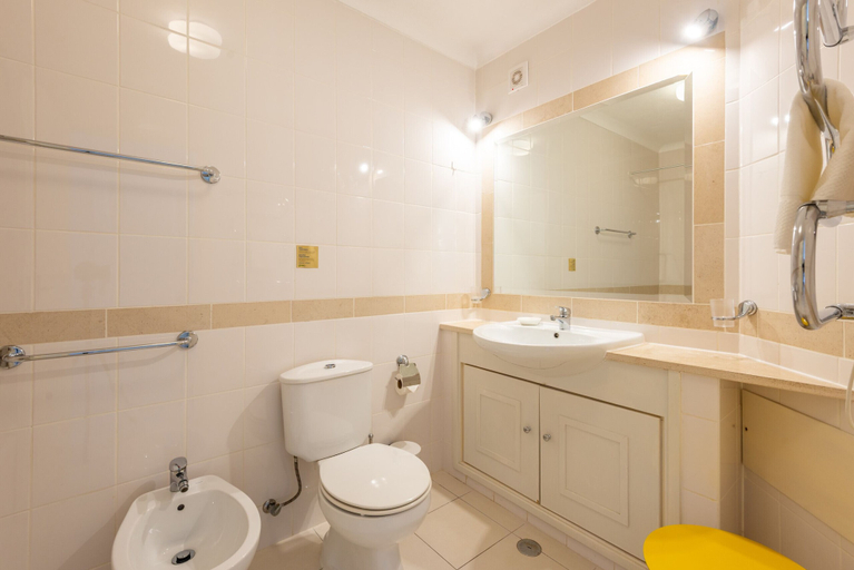 Bathroom 3, Jardins do Golfe, Loulé
