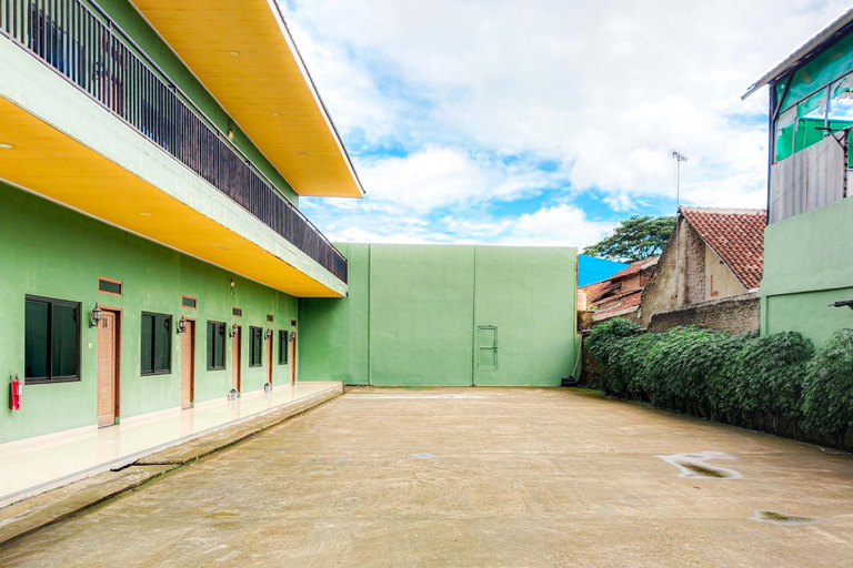 Exterior & Views 2, RedDoorz @ Trans Hotel Cilegon, Cilegon