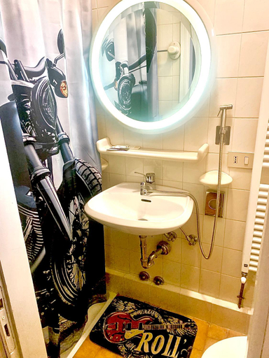 Bathroom 3, Albergo della Posta, Bergamo