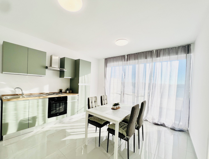 Others 4, Sunshine Suites