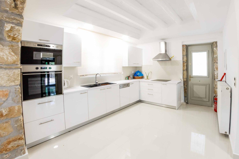 Others 5, Villa Archontiko, Ionian Islands