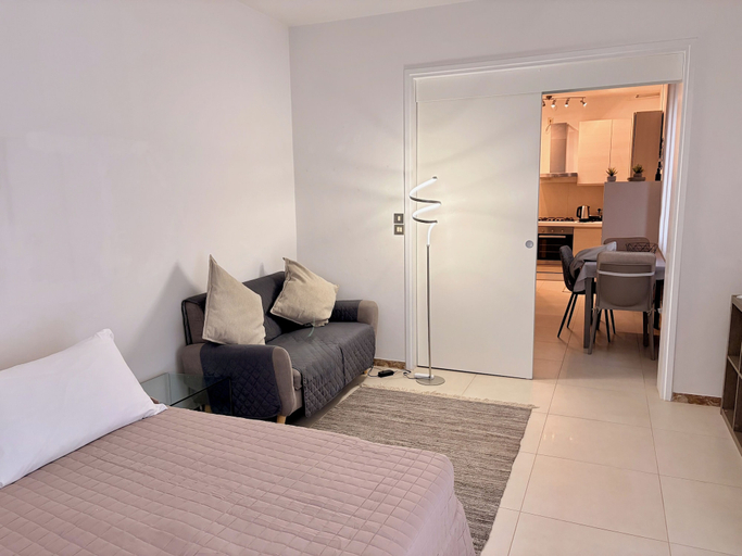 Room 5, Smile, Venezia