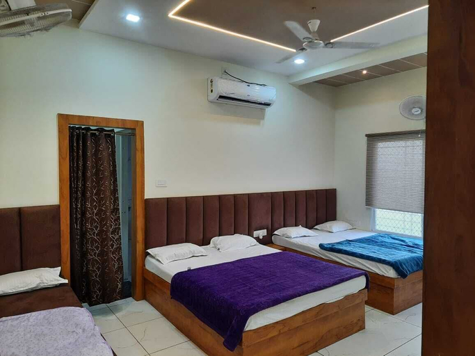 Room 3, Hotel G R Inn near Temple & Rail Station, Ujjain