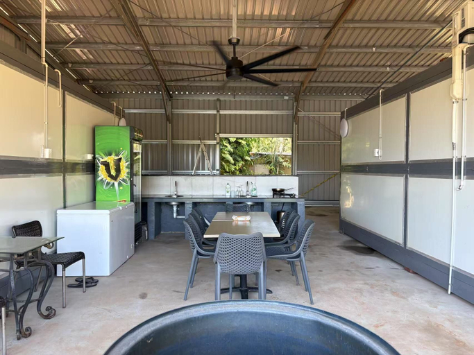 Terrace/patio 3, Sunshine Gardens FarmStay, Cardwell