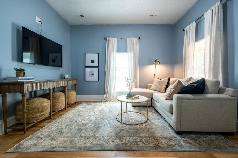 Living area 3, Affordable Quaint Retreat in Indianapolis, Indianapolis