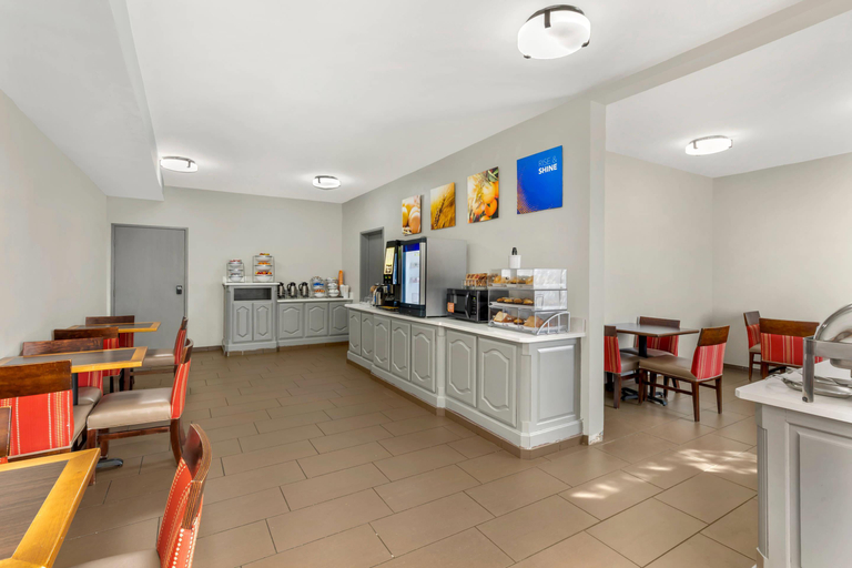 Food & Drinks 5, Comfort Inn Red Oak, Ellis