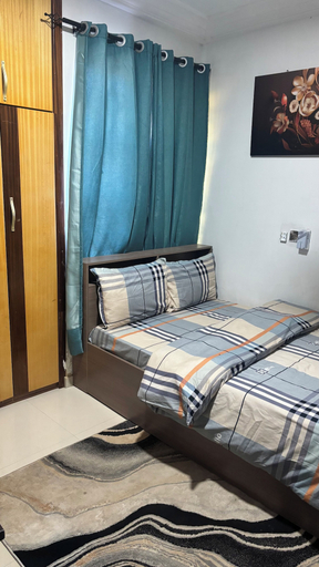Room 2, CRL3, Tema