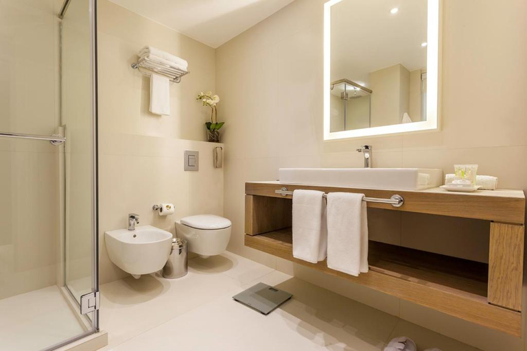 Bathroom 4, Al Qasr Metropole Hotel, Wadi Essier