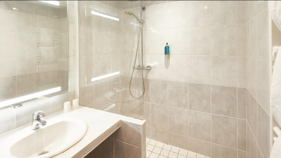 Bathroom 4, Hotel Aigue Marine, Côtes-d'Armor