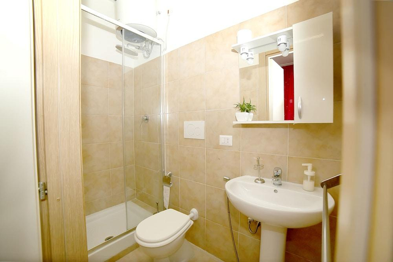 Bathroom, Gateway Residence, Roma
