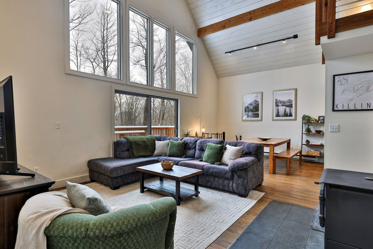 Living area 5, The Powder House 4 Bedroom Home, Rutland