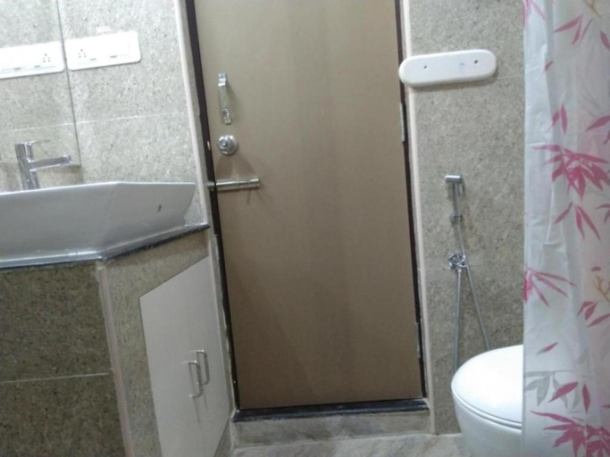 Bathroom 3, Chandru De Green, Kancheepuram